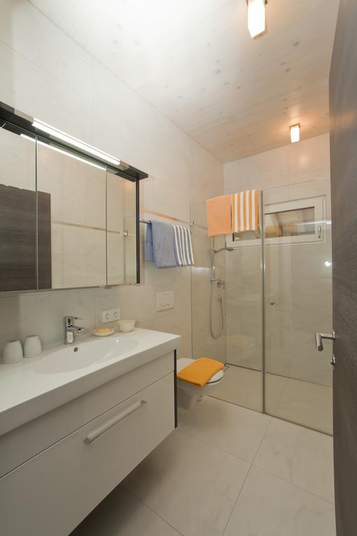 Haus Waldrand Apartment Oberndorf in Tirol Phòng bức ảnh
